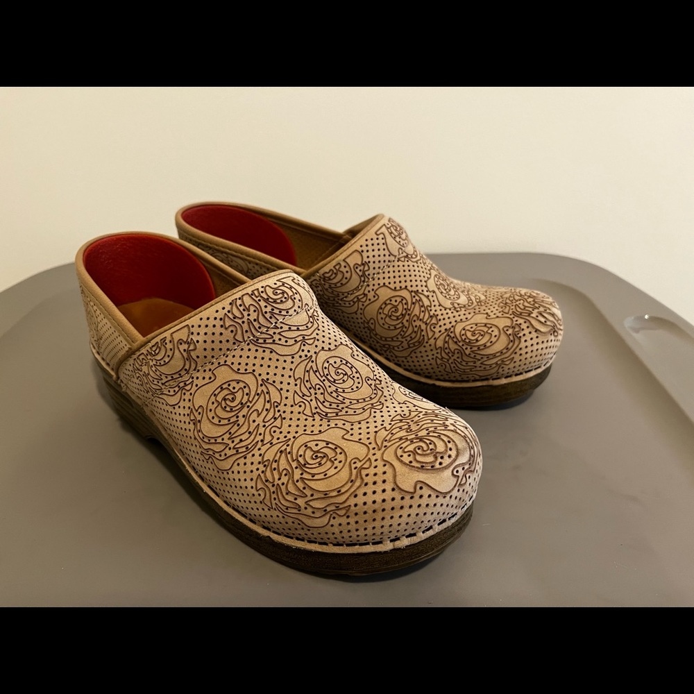 Size 38 beautiful Dansko clogs